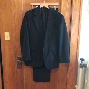 Men’s 2 button Navy suit